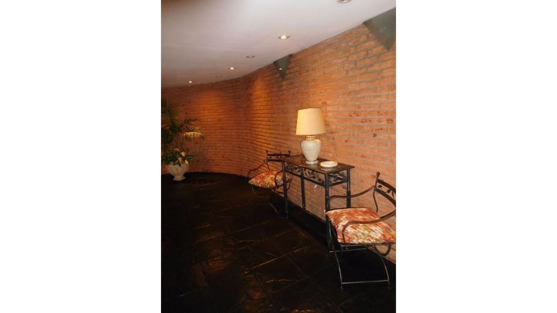 Ciudad De La Paz 2000 , Piso 8