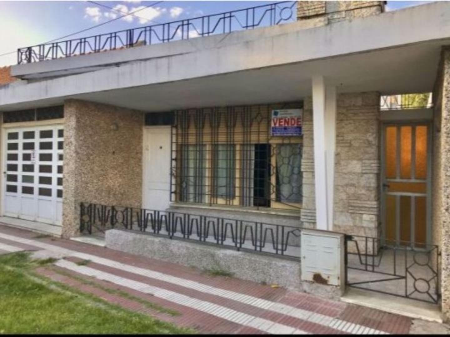 Casa dos dormitorios en venta Luis Borghi 534, San Lorenzo