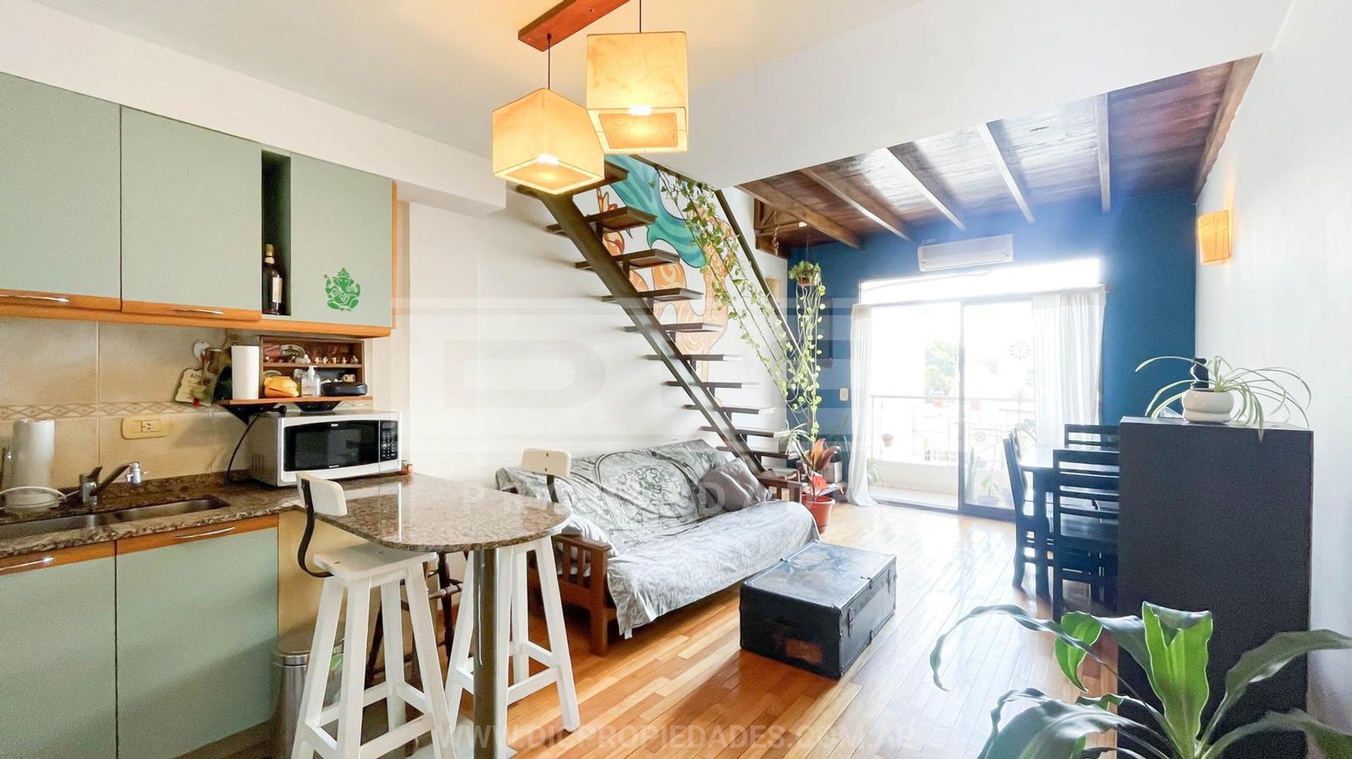 Cordoba  al 2400 entre Corrientes y Entre Rios