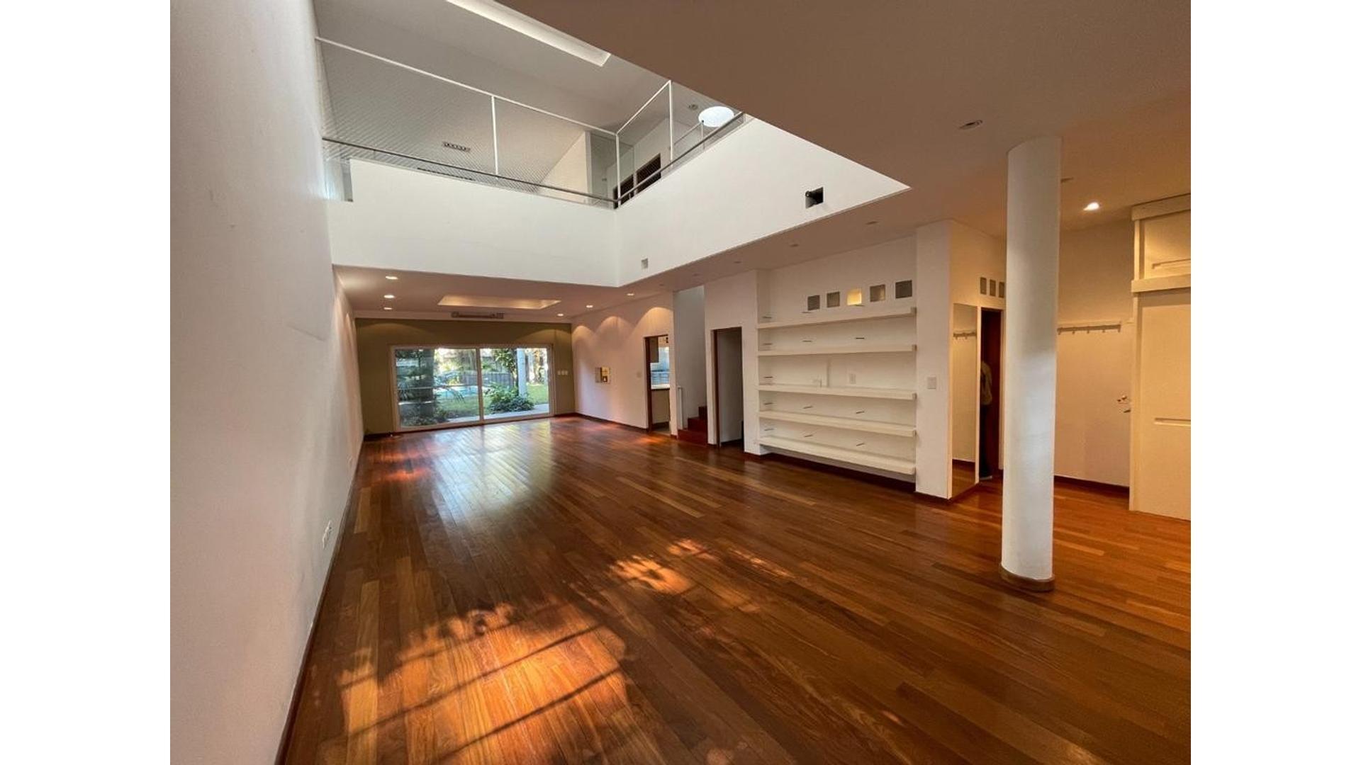 Casa 4 ambientes con 5 baños