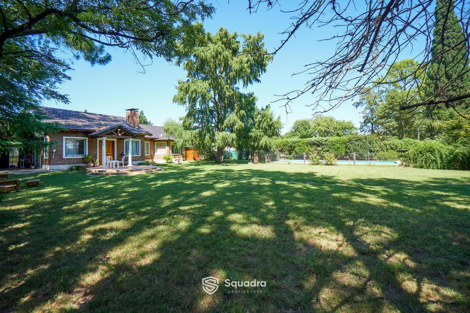 Casa en Alquiler con 2 cocheras