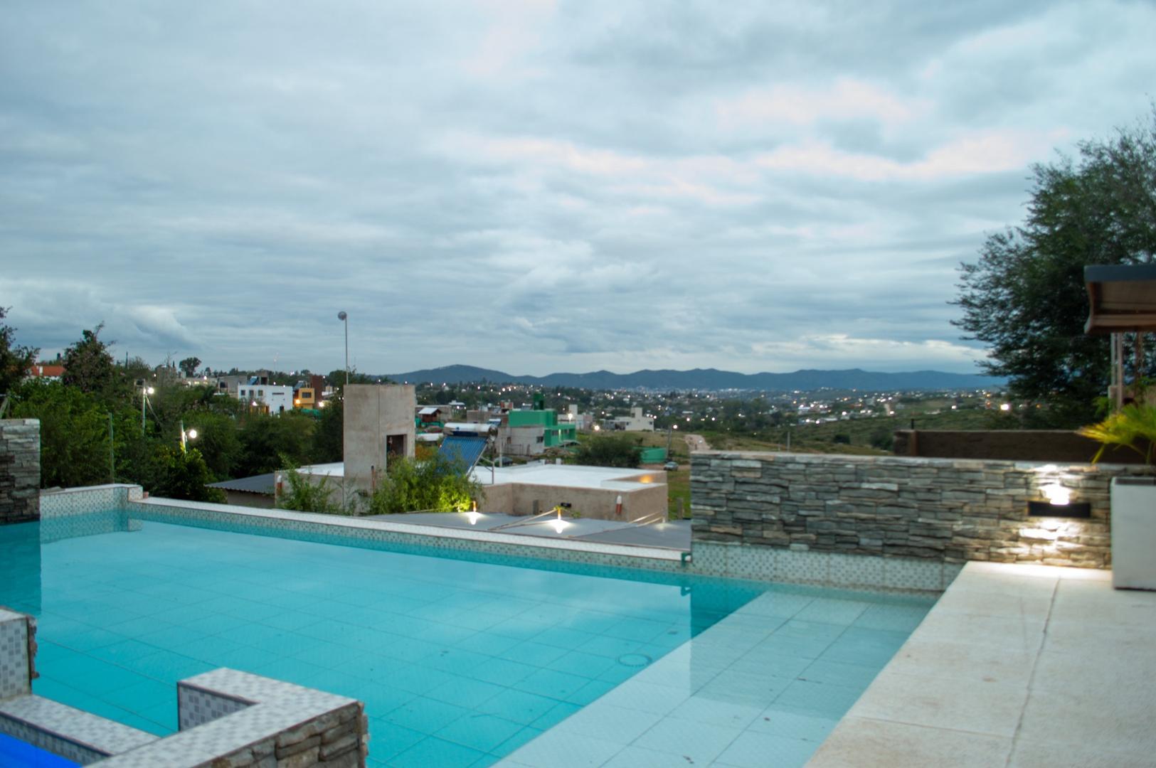 Complejo de 3 departamento con Local-cocheras y Pileta