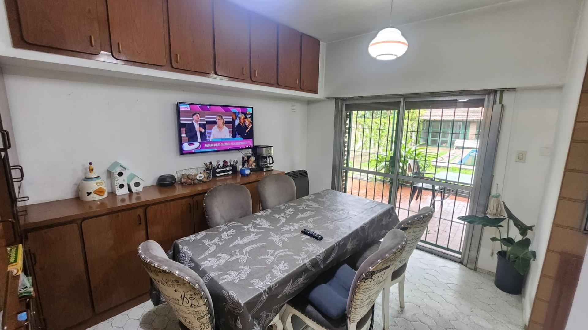 Casa 5 ambientes con 3 baños