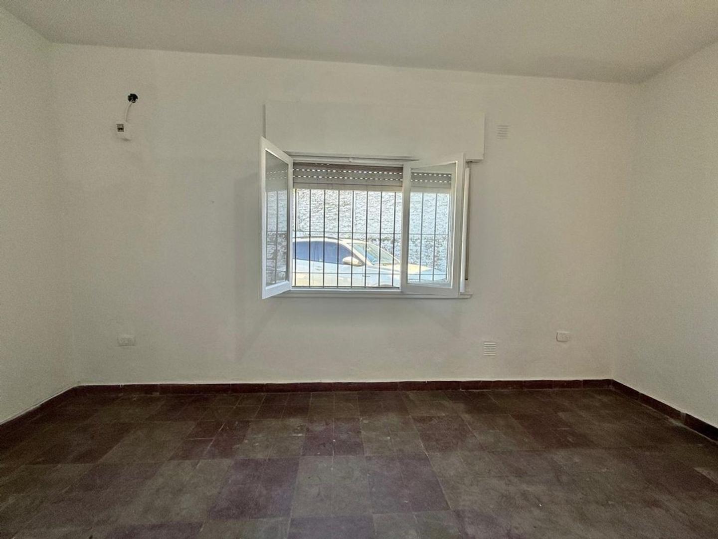 Casa 3 ambientes con 1 baño