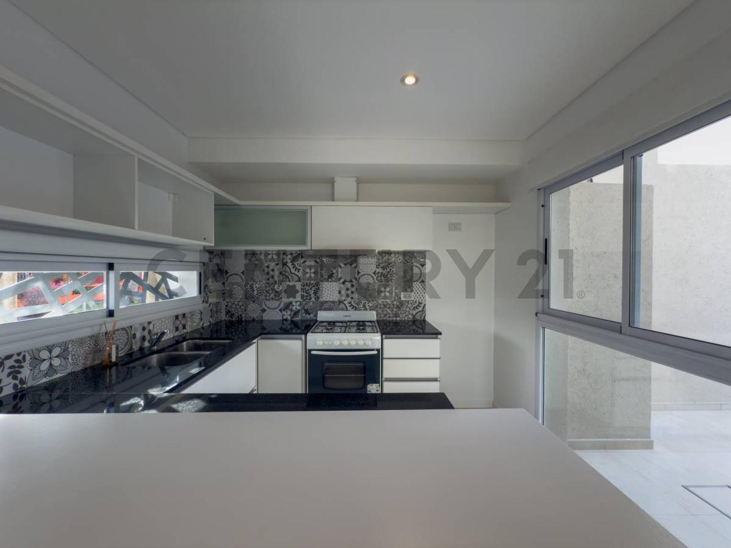 Casa 4 ambientes con 1 baño