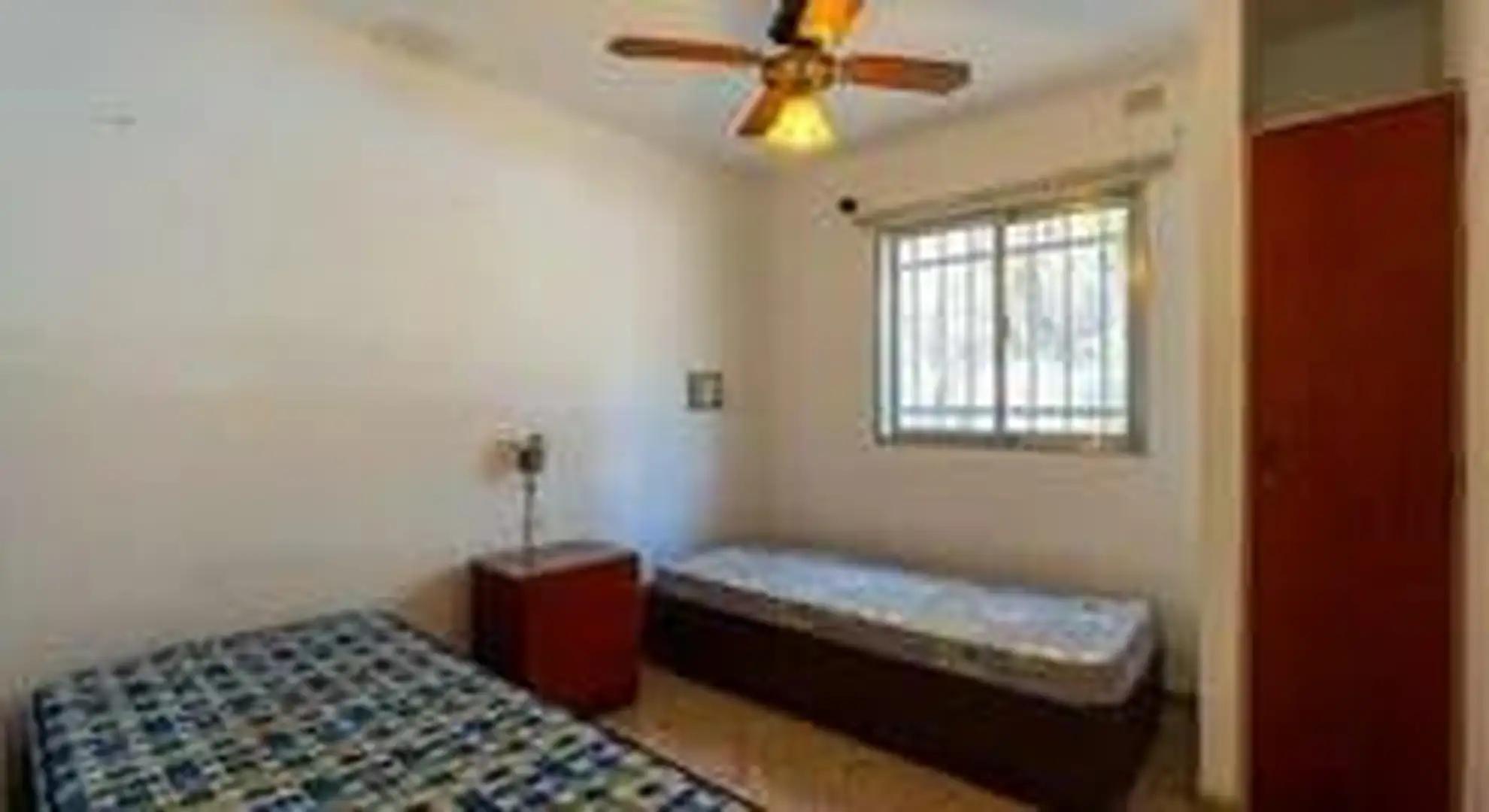 Casa en alquiler. 2dormitorios, pileta, todos los servicios