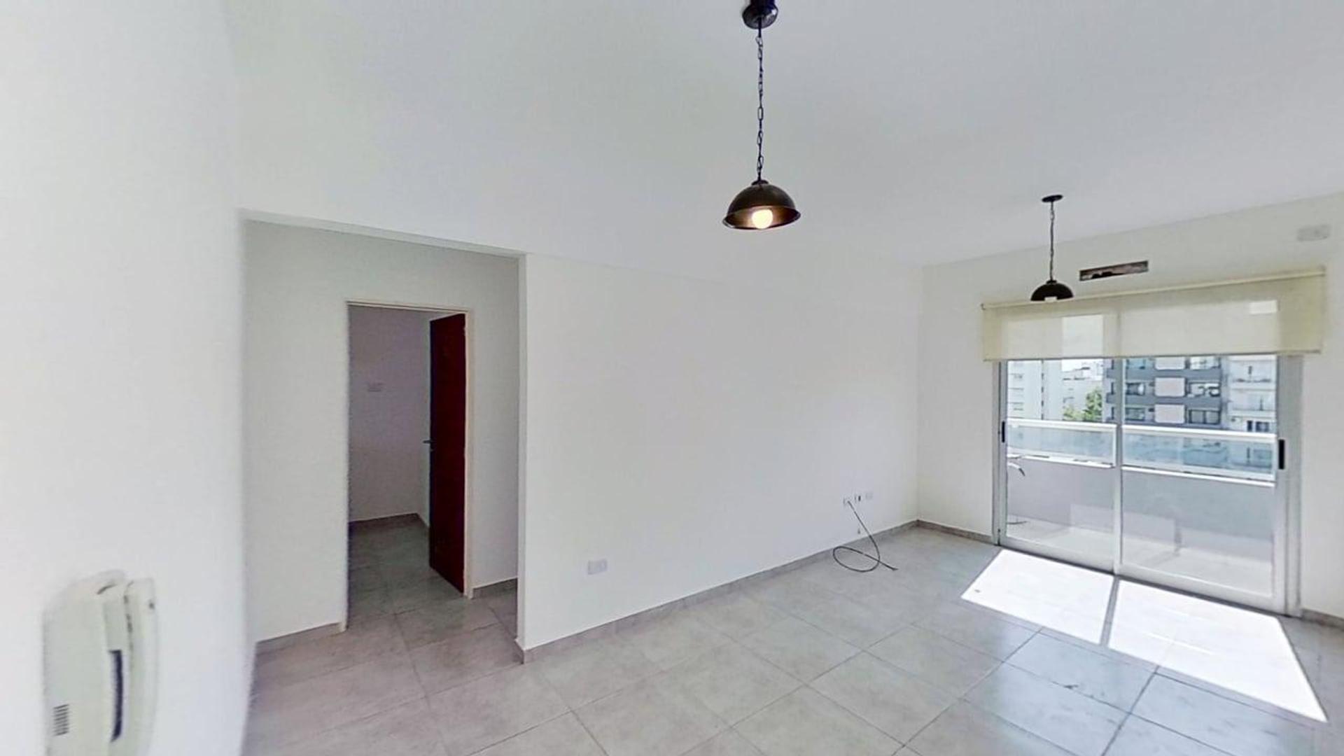 Departamento de Un Dormitorio con Balcón. Apto Banco.  Zona Pza Malvinas