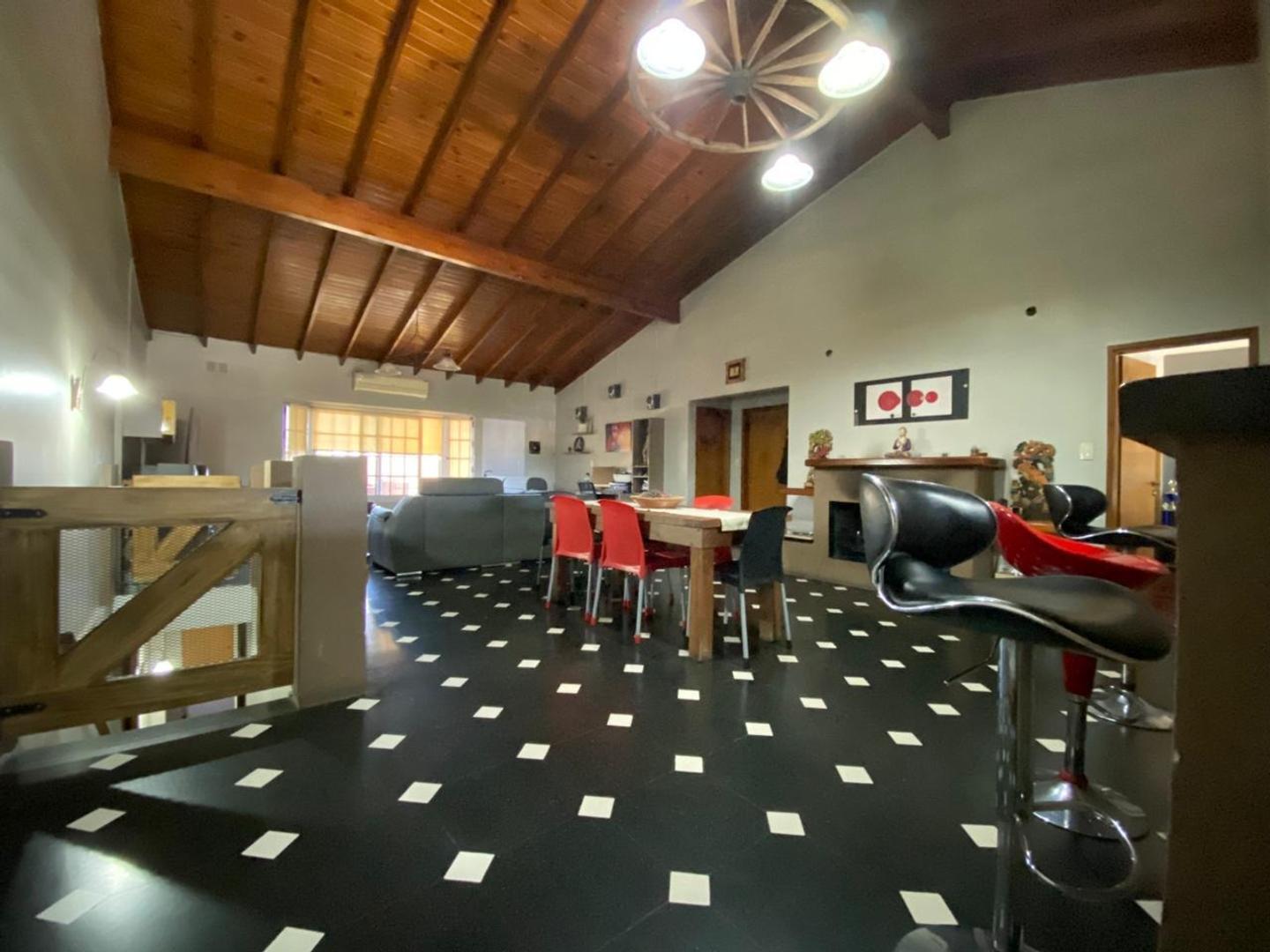 Casa 3 ambientes con 2 baños