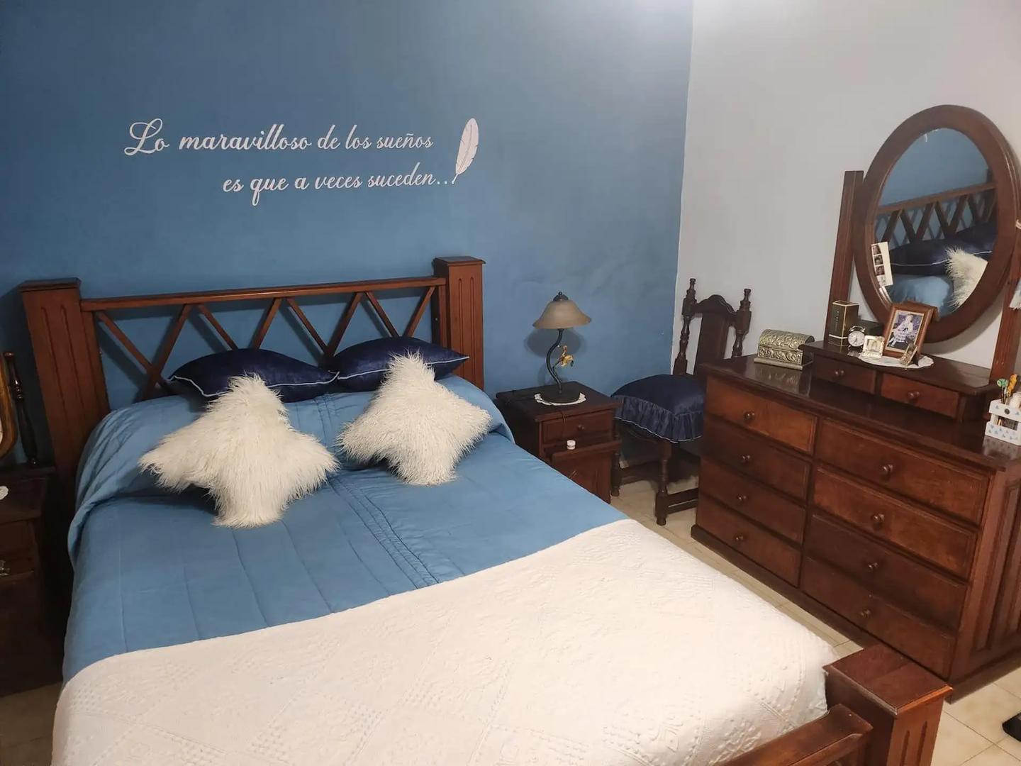 Casa 4 ambientes en Lanús Oeste con cochera, quincho y pilet