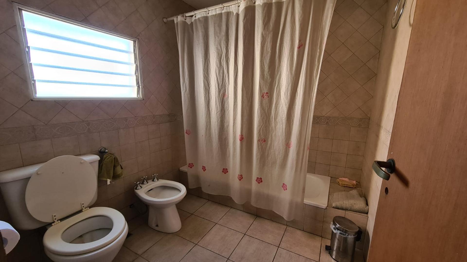 Chalet 6 ambientes Ituzaingó Norte venta