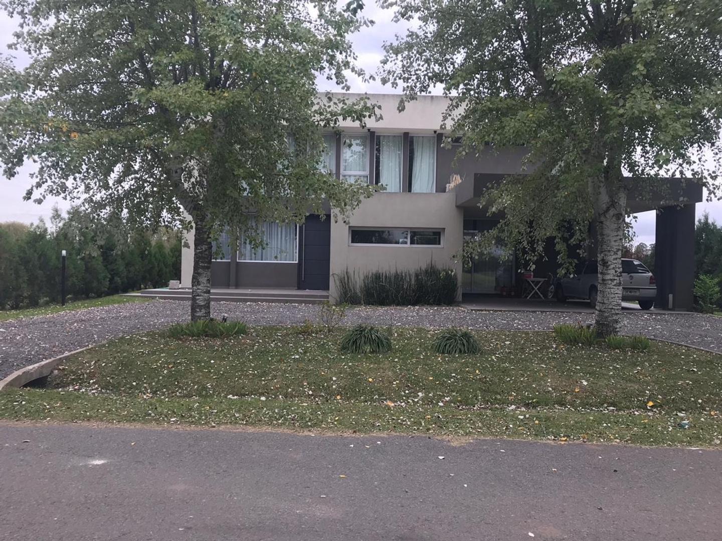 Casa en Venta con 5 cocheras