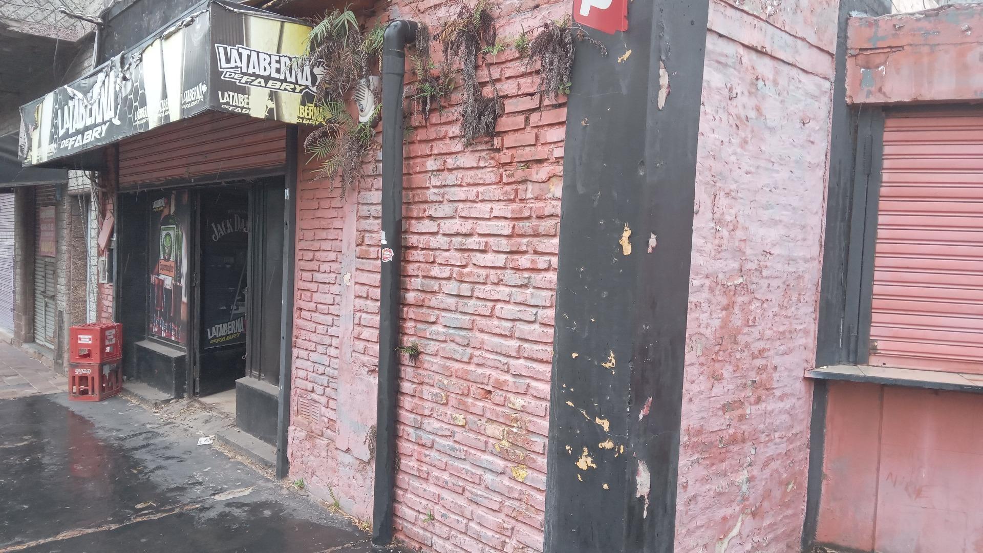 Local Esquina Villa Dominico Alquiler