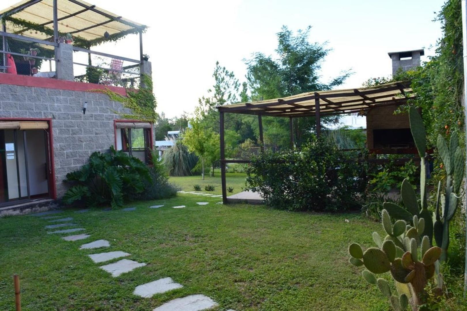 Casa 6 ambientes con 5 baños