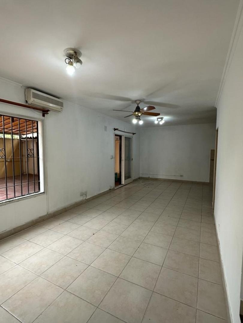 TRIPLEX 3 AMBIENTES CON COCHERA