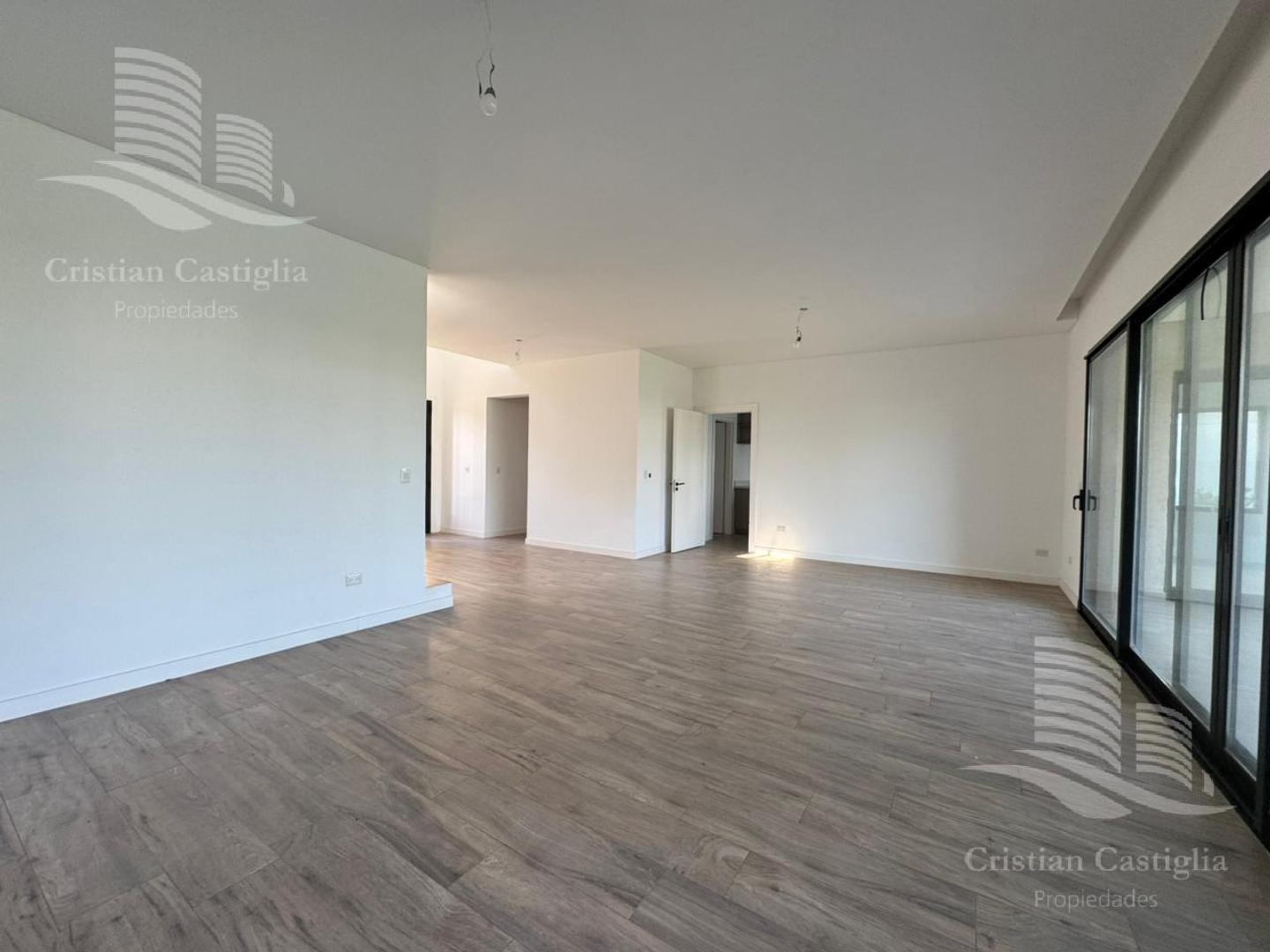 Casa 7 ambientes con 5 baños