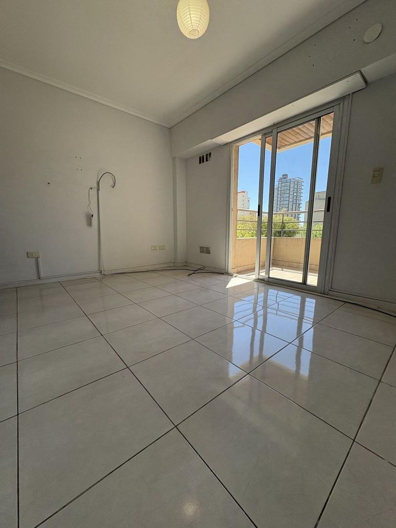 Monoambiente con balcón en pleno lanus este. Pocas expensas