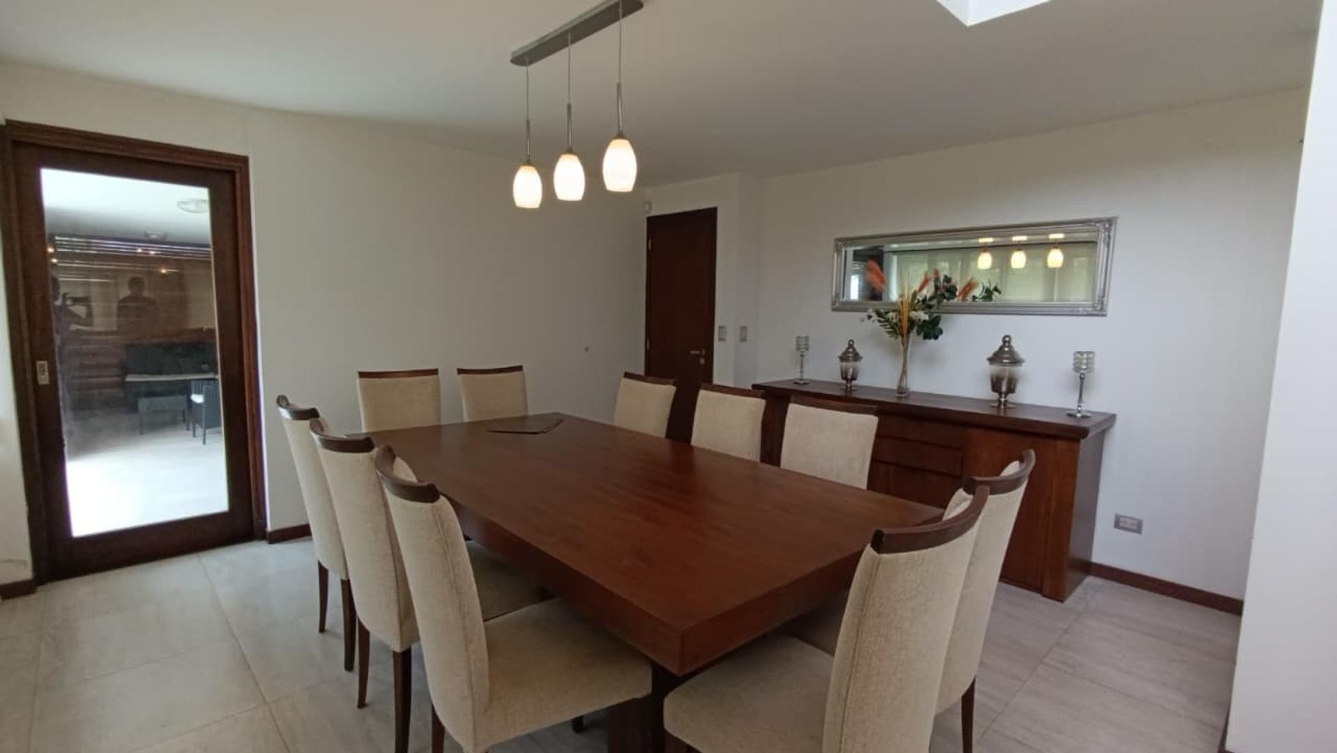 Casa 5 ambientes con 5 baños