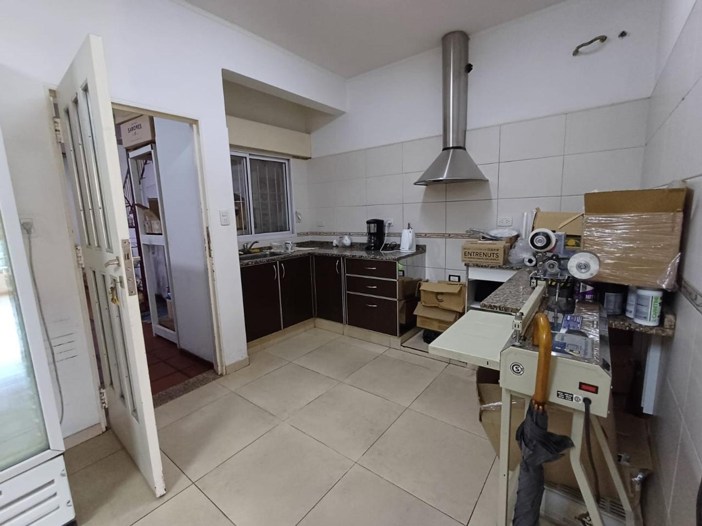 Casa en Venta con 3 cocheras