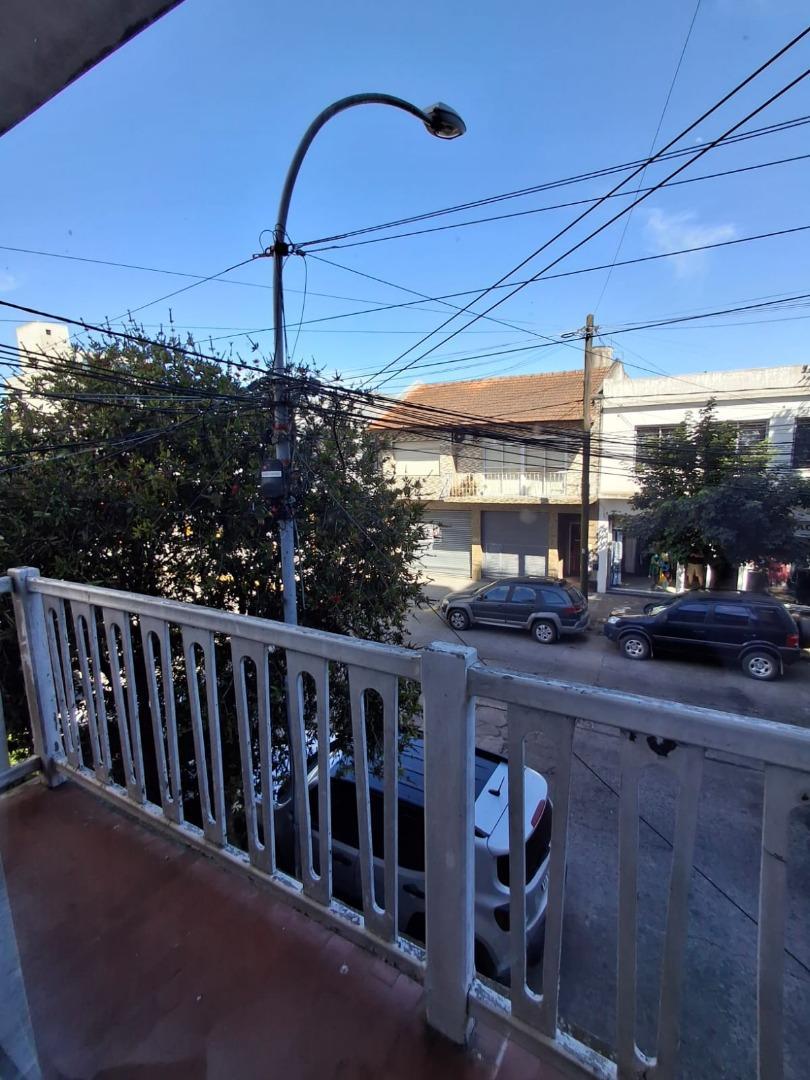 Depto Tipo Casa en Alquiler de 4 ambientes