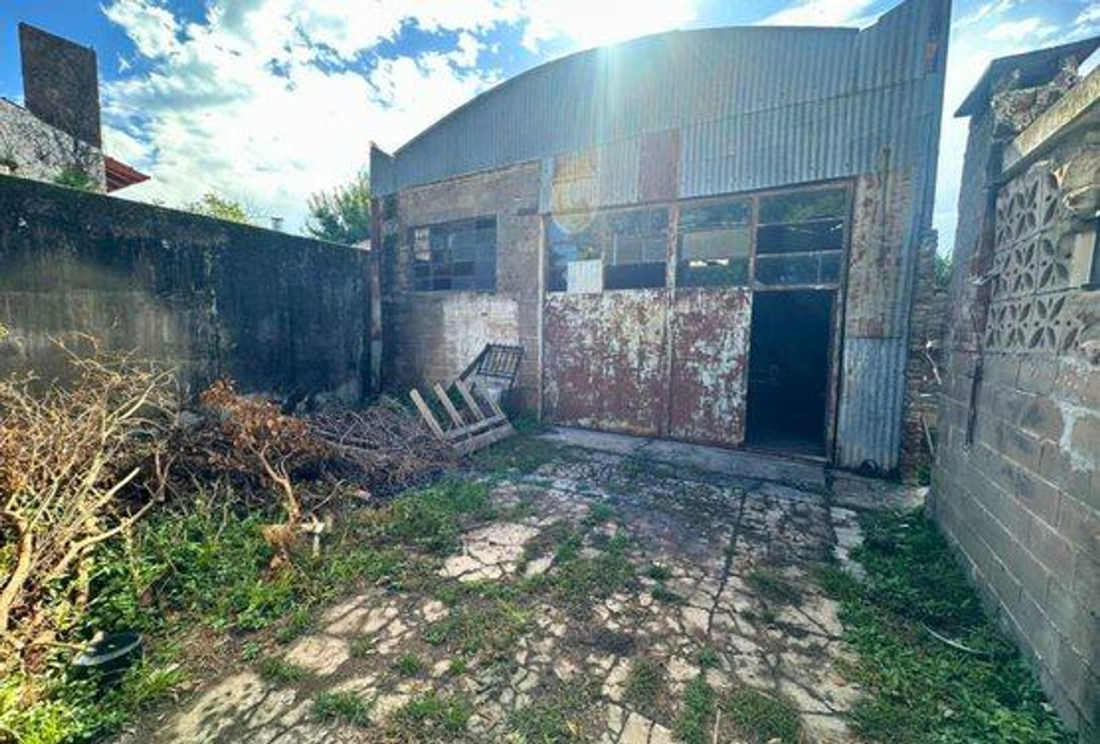 VENTA - TERRENO 225 M2 CON GALPON APROX 100 M2 - LA FLORIDA