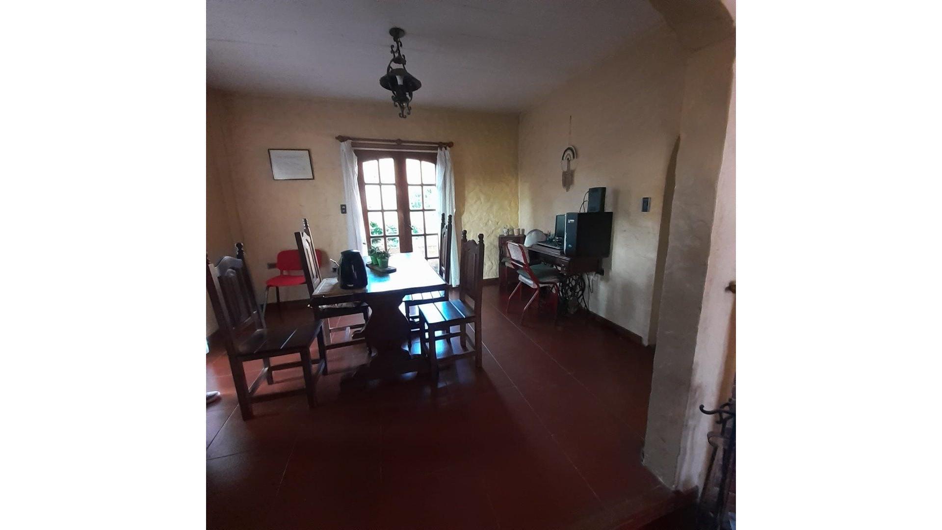 CHALET 6 AMB. EN TRES PLANTAS - 234 M2.  - SAN CARLOS