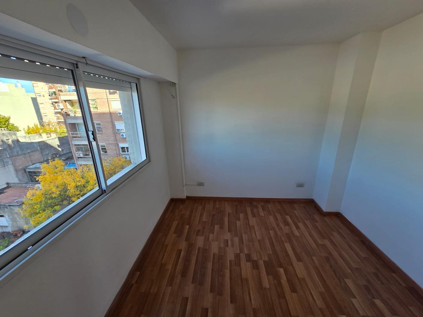Departamento en Alquiler en Republica De La Sexta, $ 450.000