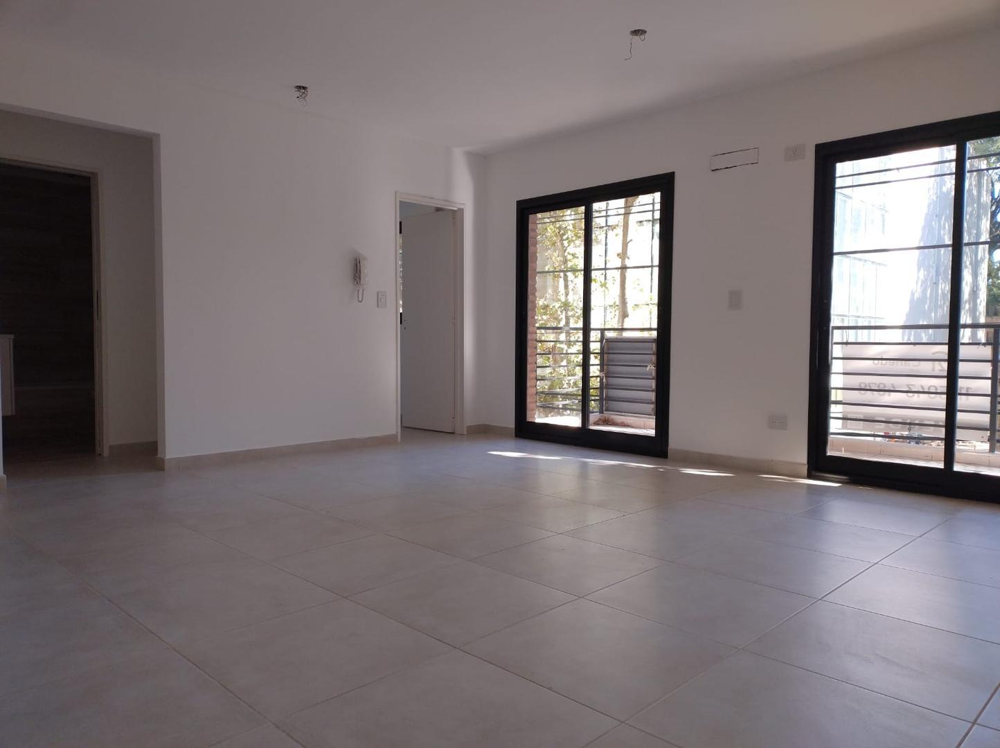 Sarmiento 1400, Piso 2