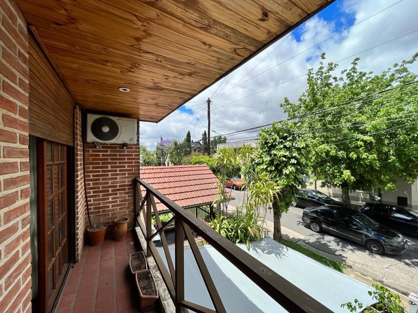 VENTA! Casa tipo duplex de 4 amb c/ cochera! Haedo Norte