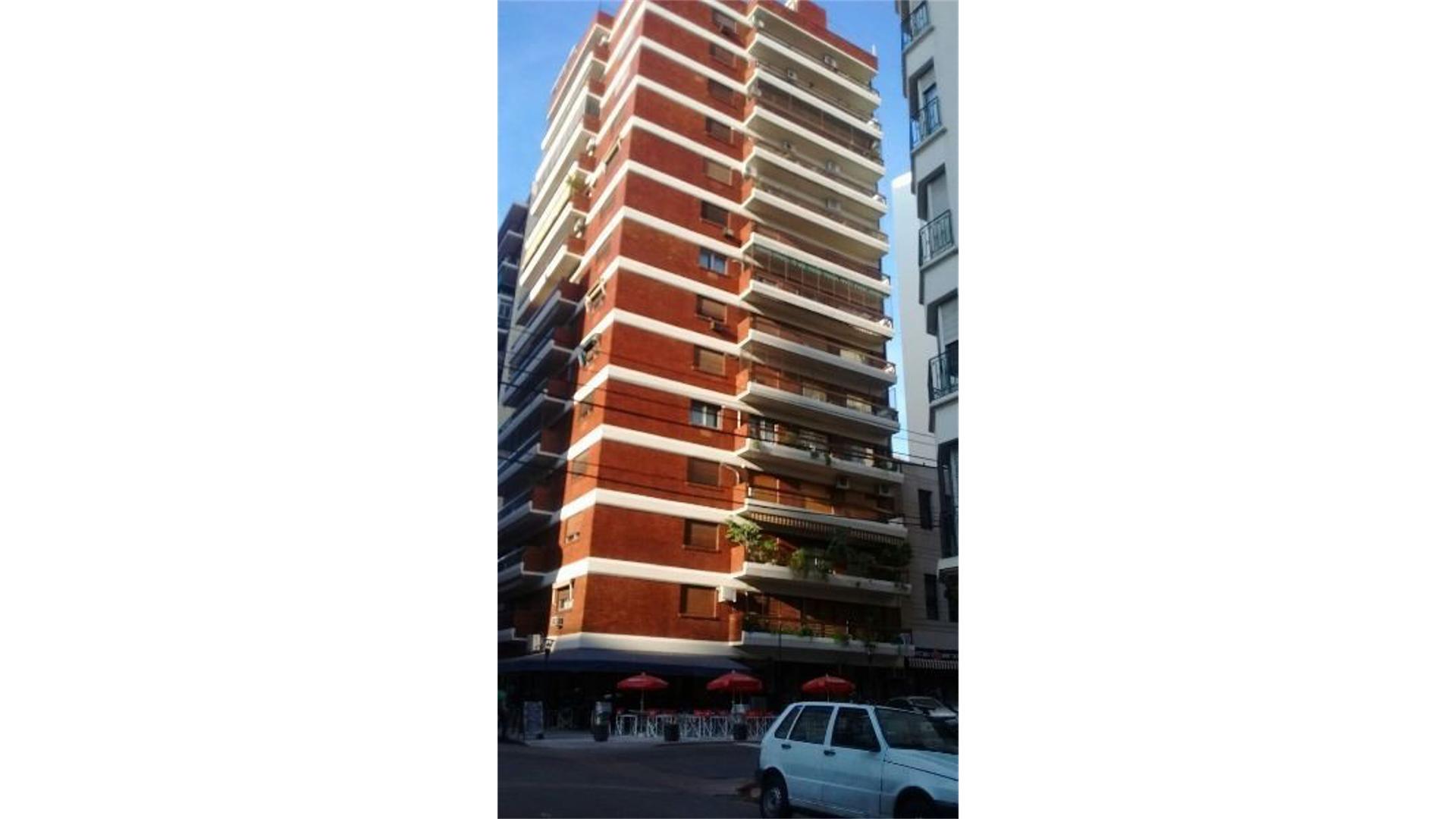 SEMIPISO 4 AMBIENTES  CON DEPCIAS EN LA MEJOR ESQUINA