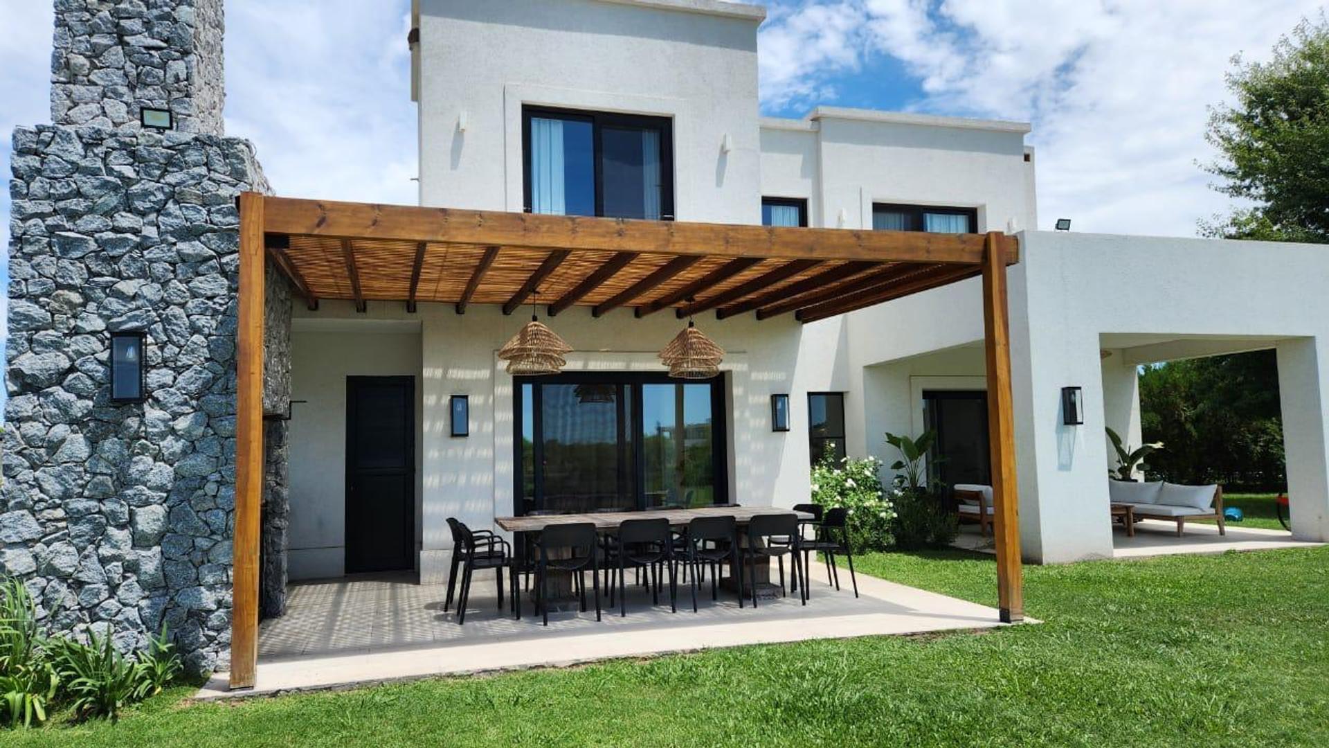 Casa en Alquiler Temporal, en el Barrio Los Robles, Haras Santa Maria, Escobar, G.B.A Norte