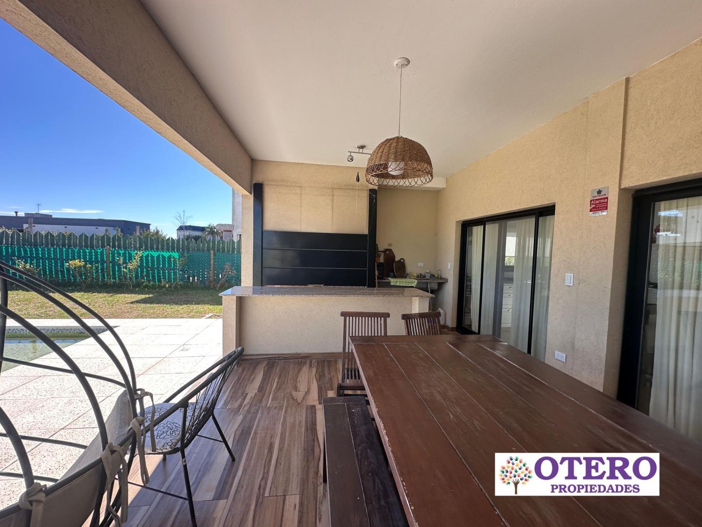 Casa en Venta con 4 cocheras