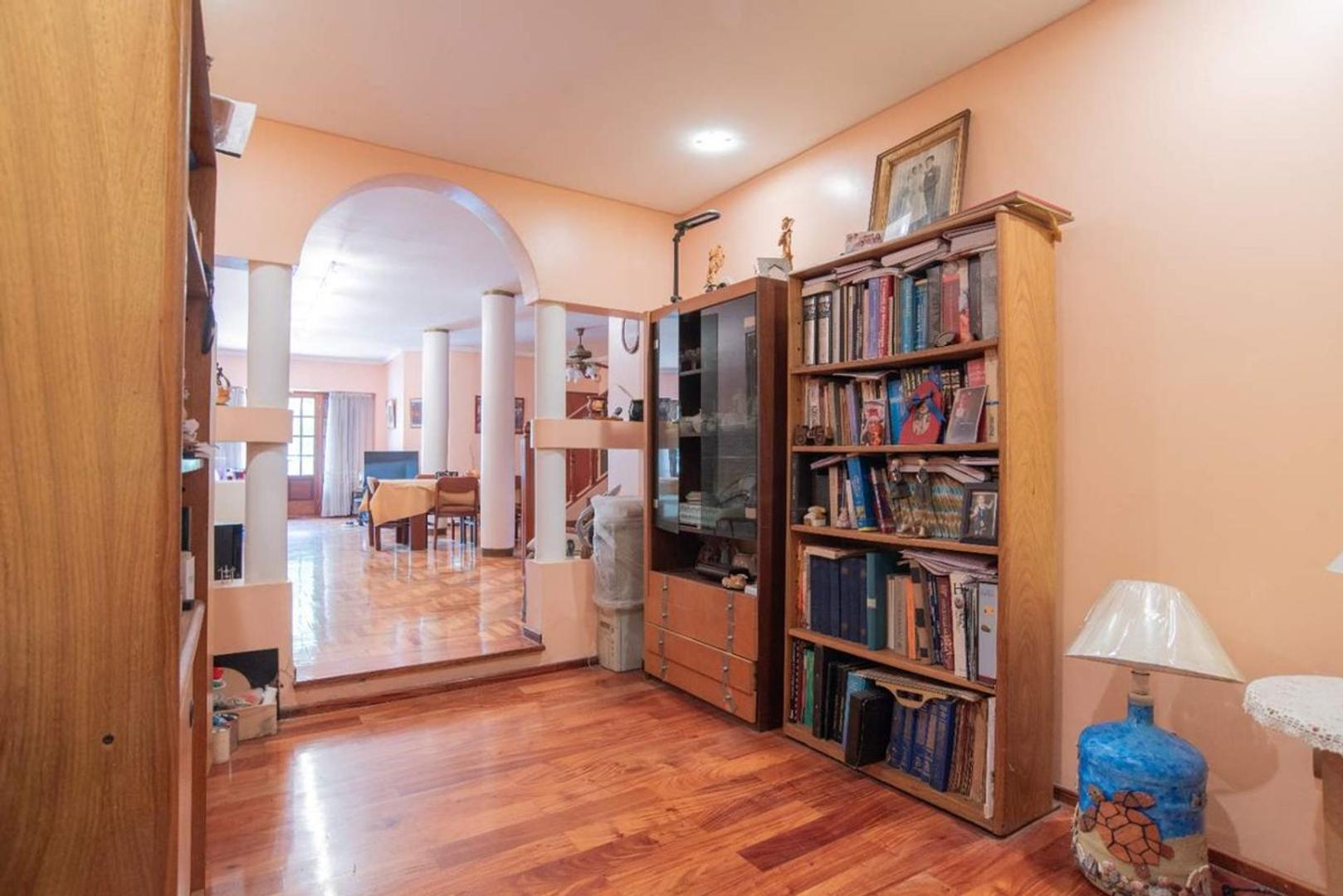 Casa 5 ambientes con 3 baños