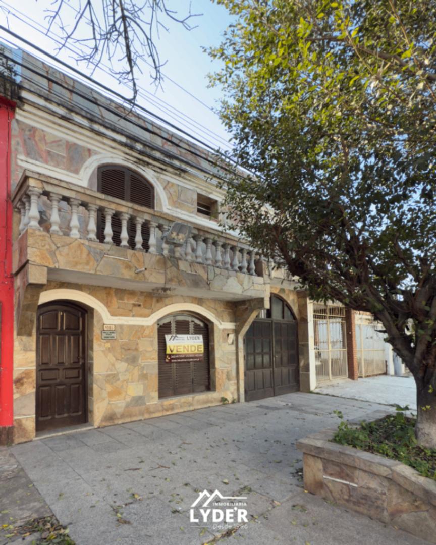 Casa en venta c/ cochera en Centro