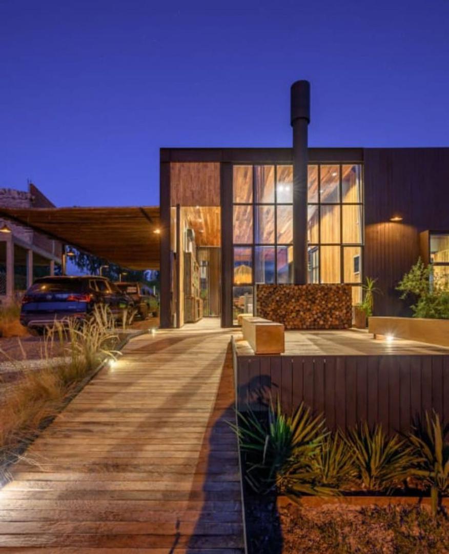 VENTA CASA DE DISEÑO UNICO- 2 DORM. CABALANGO CBA