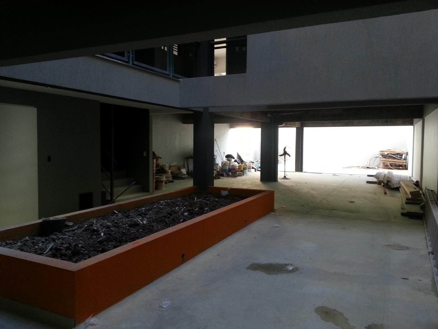 2 ambientes a lcontra frente con balcon y cochera