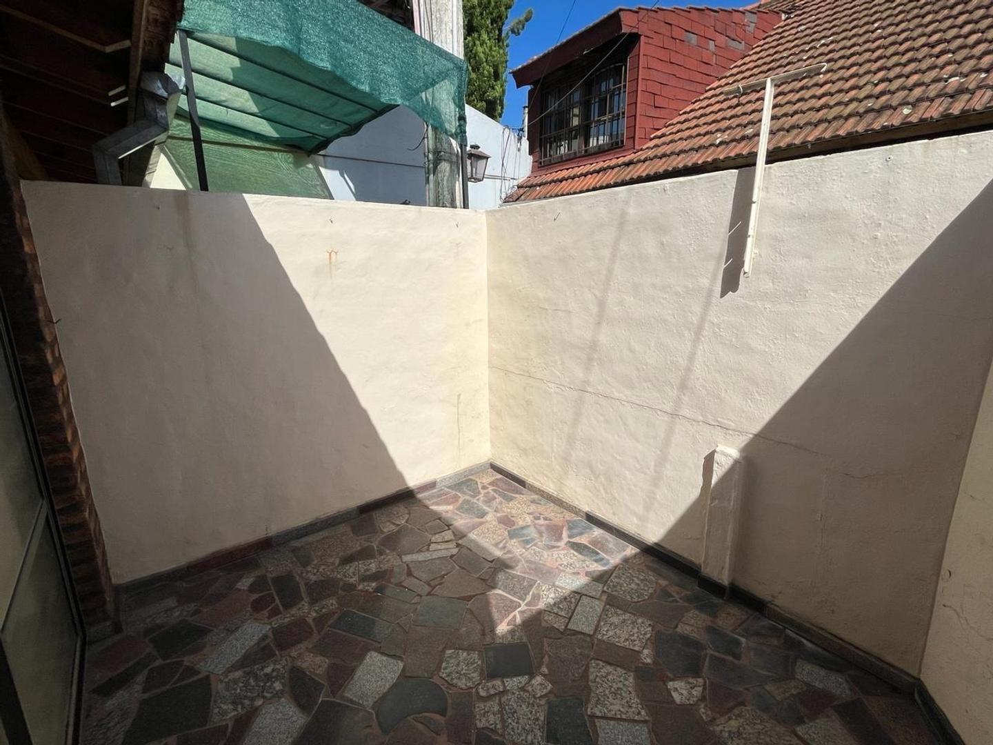 duplex de 2 ambientes y medio en ramos mejia ,al frente