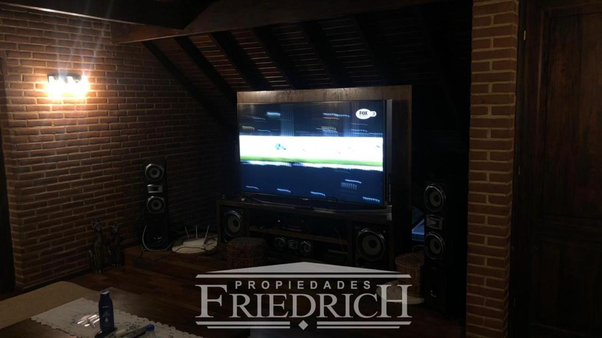 Casa en Alquiler con 7 cocheras