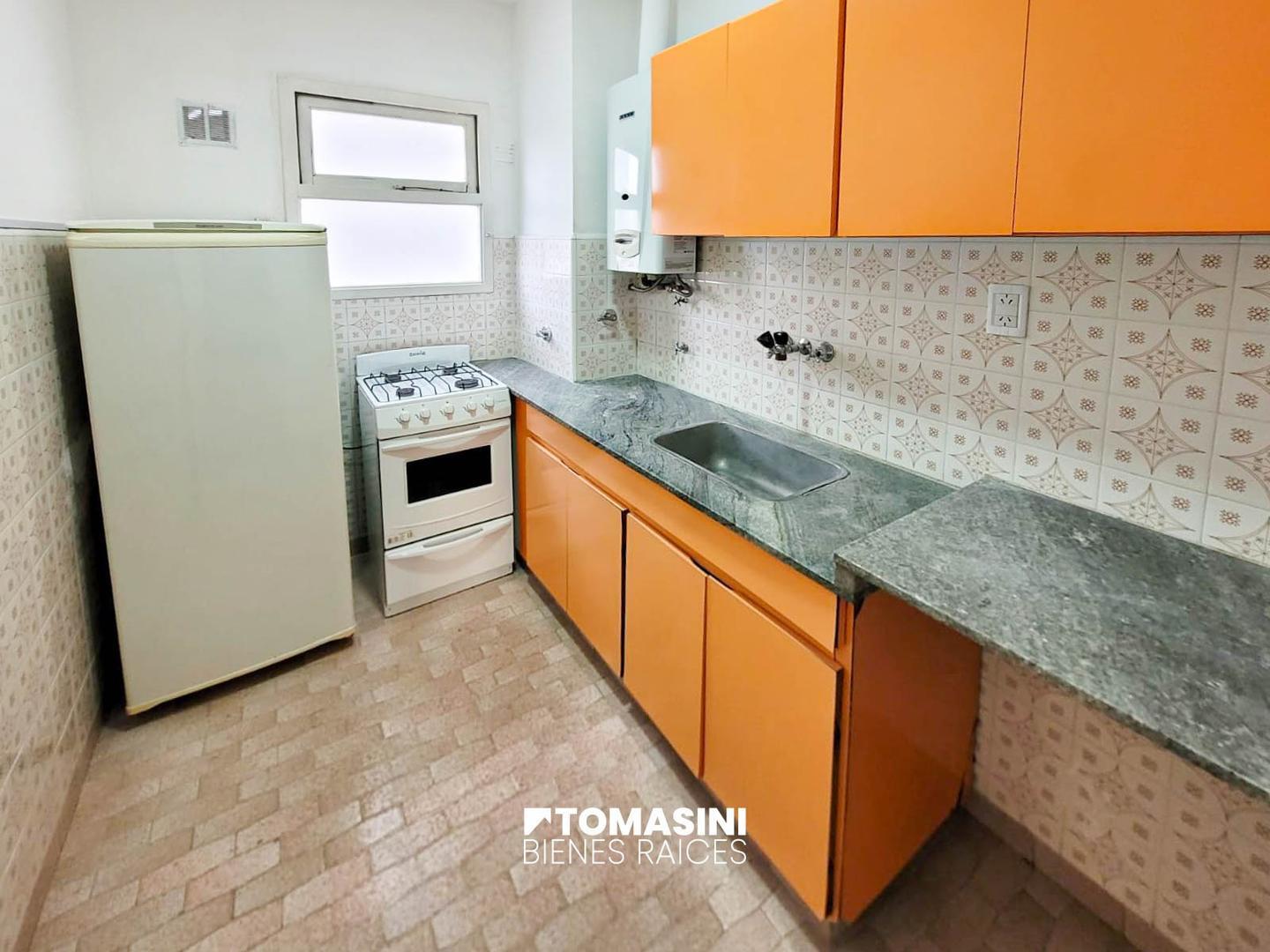 2 AMBIENTES A LA CALLE CON BALCON SALIENTE