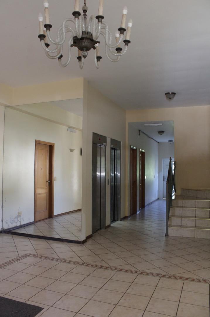 Hipólito Yrigoyen 800, Piso 2