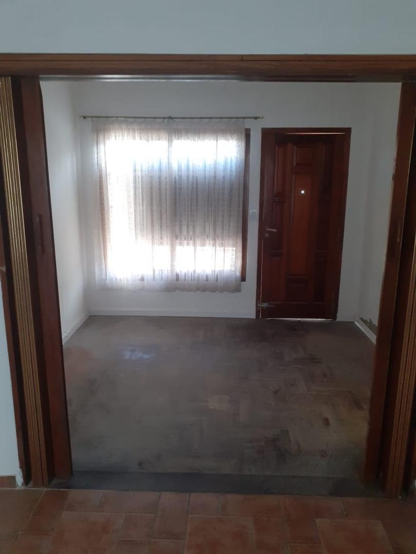 Casa en Alquiler con 1 cochera