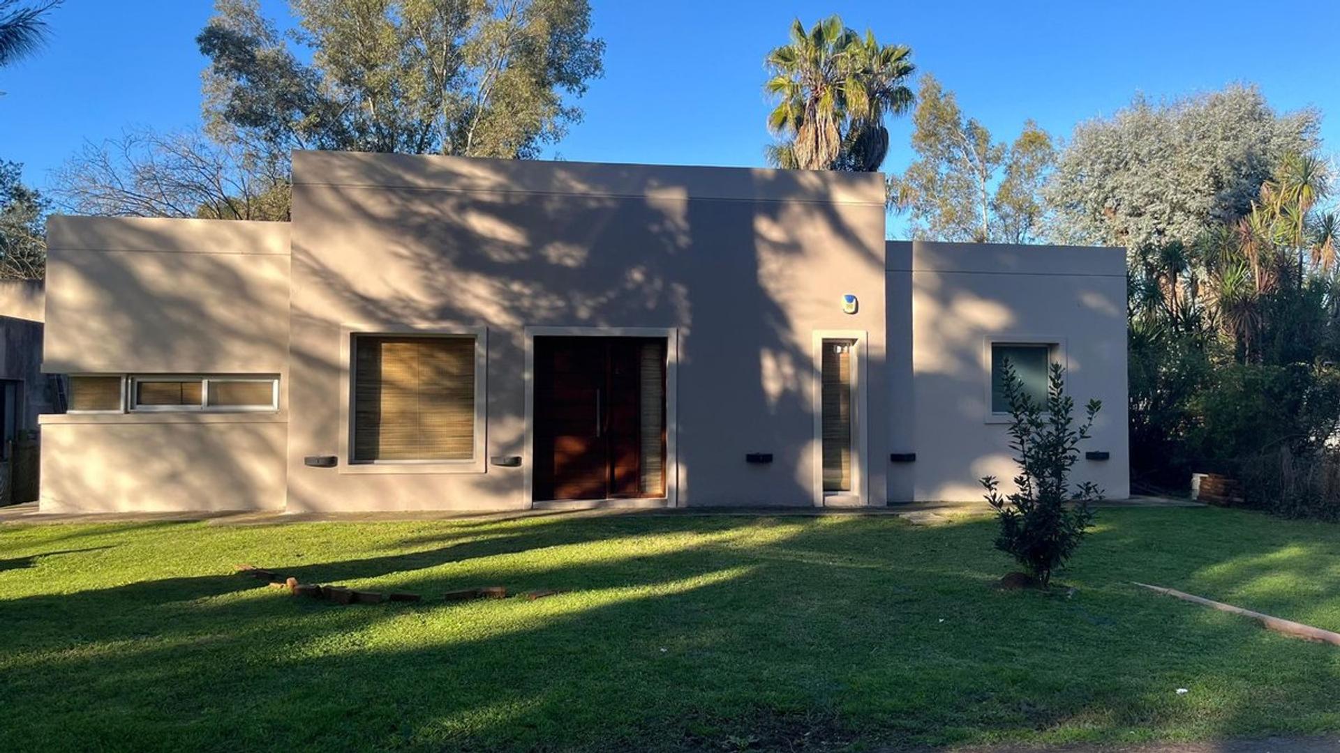 Casa con gran lote en Loma Verde