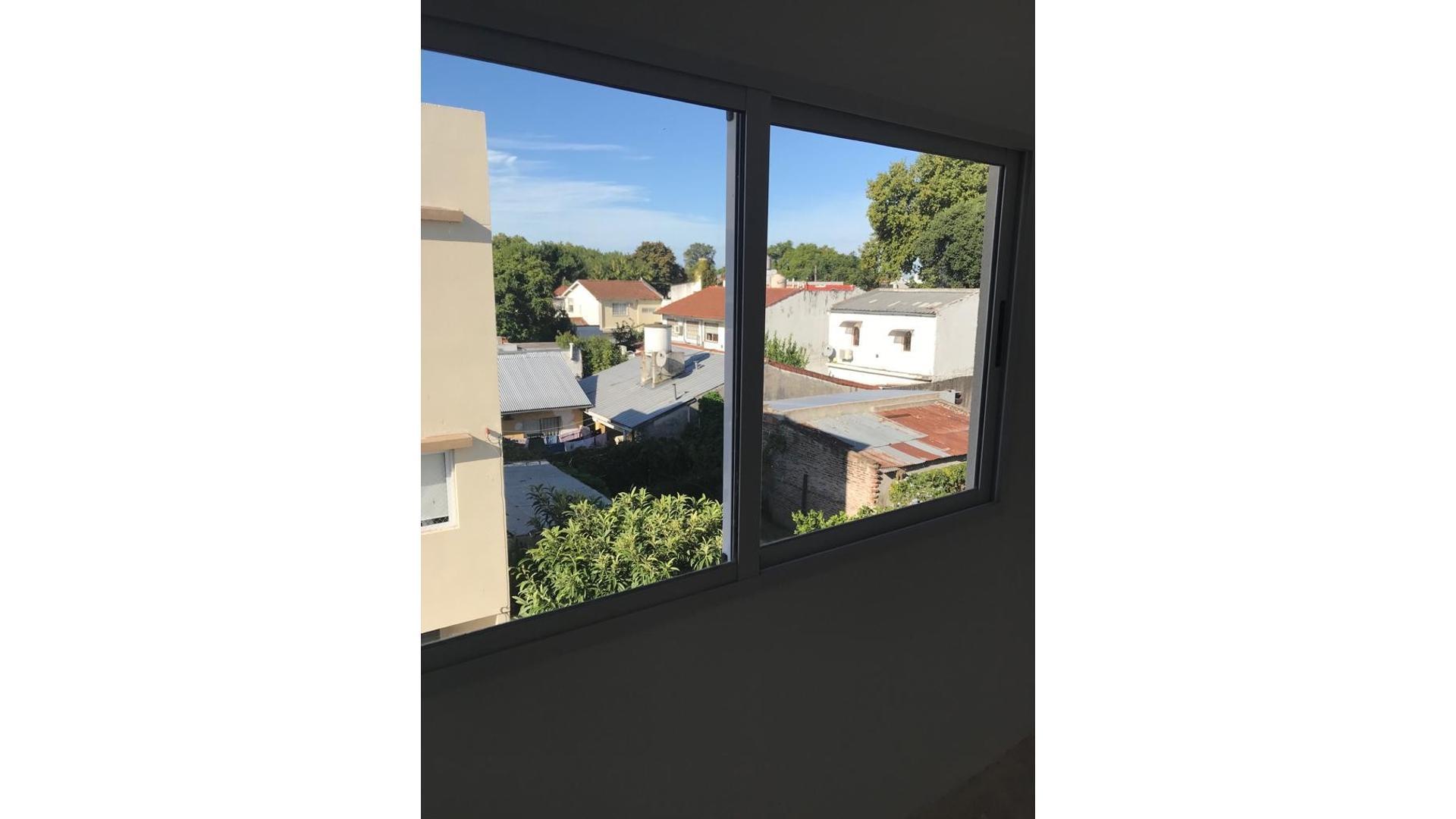 COMPLEJO DUPLEX 4 UNIDADES .  DUPLEX AL MEDIO EN PLANTA ALTA