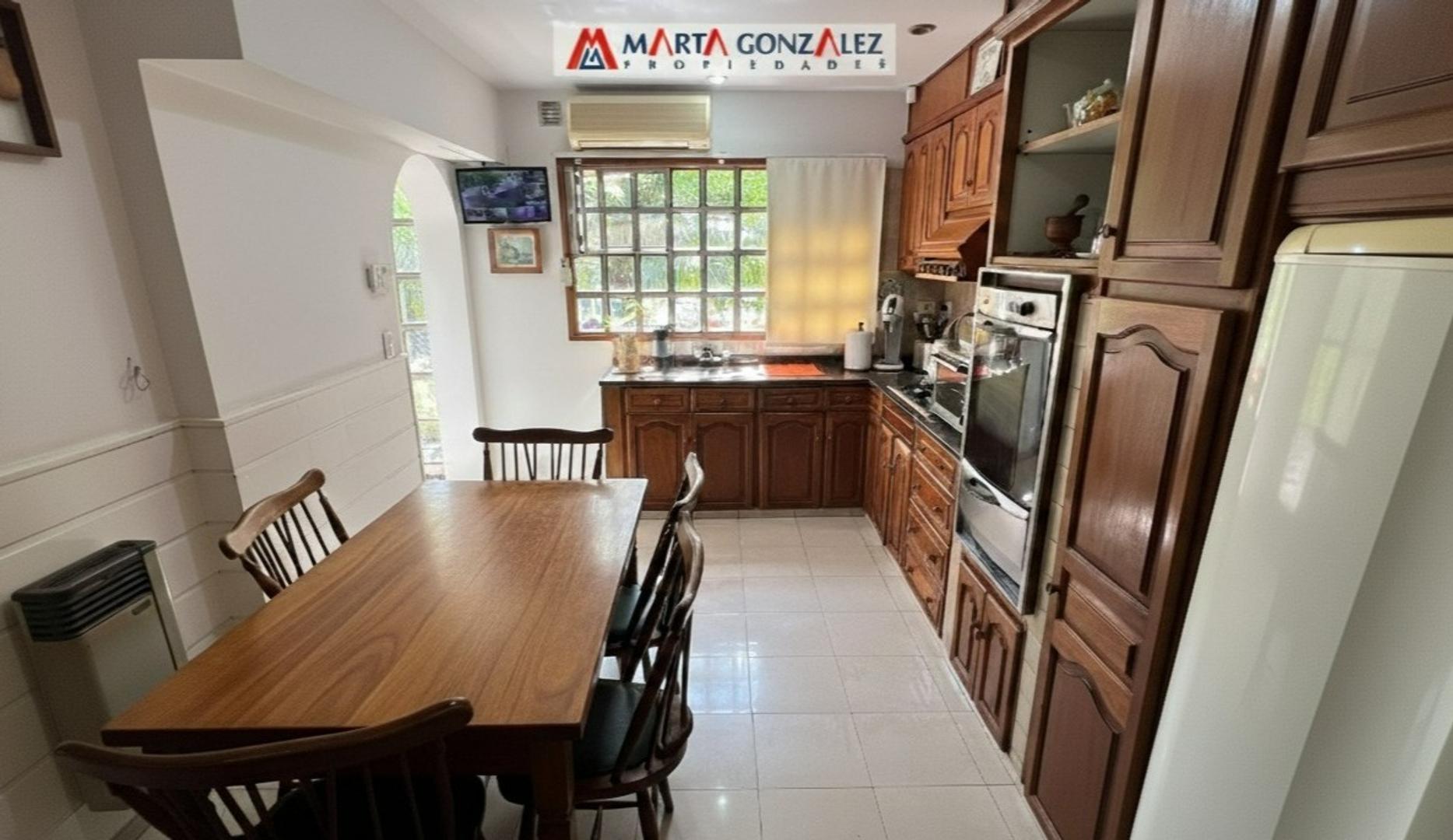 Casa 5 ambientes con 4 baños