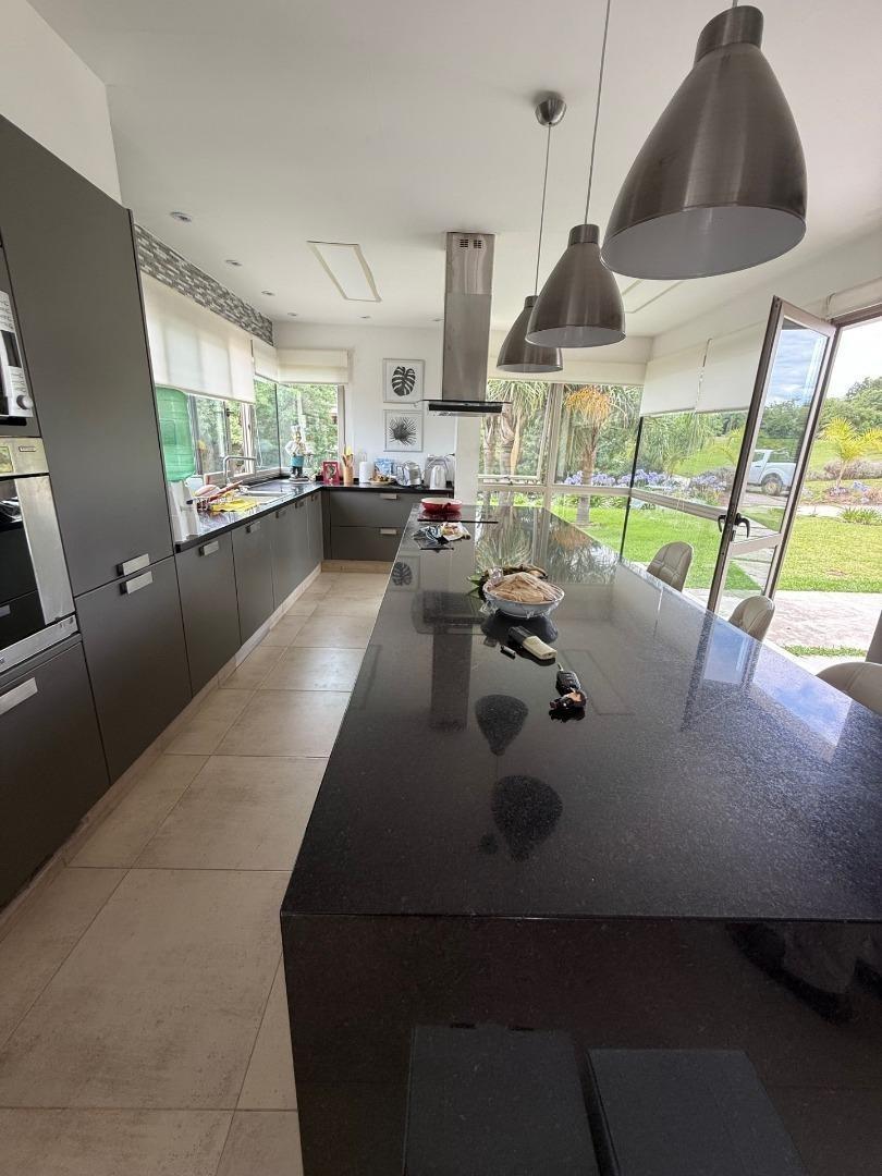 Casa en Venta con 8 cocheras