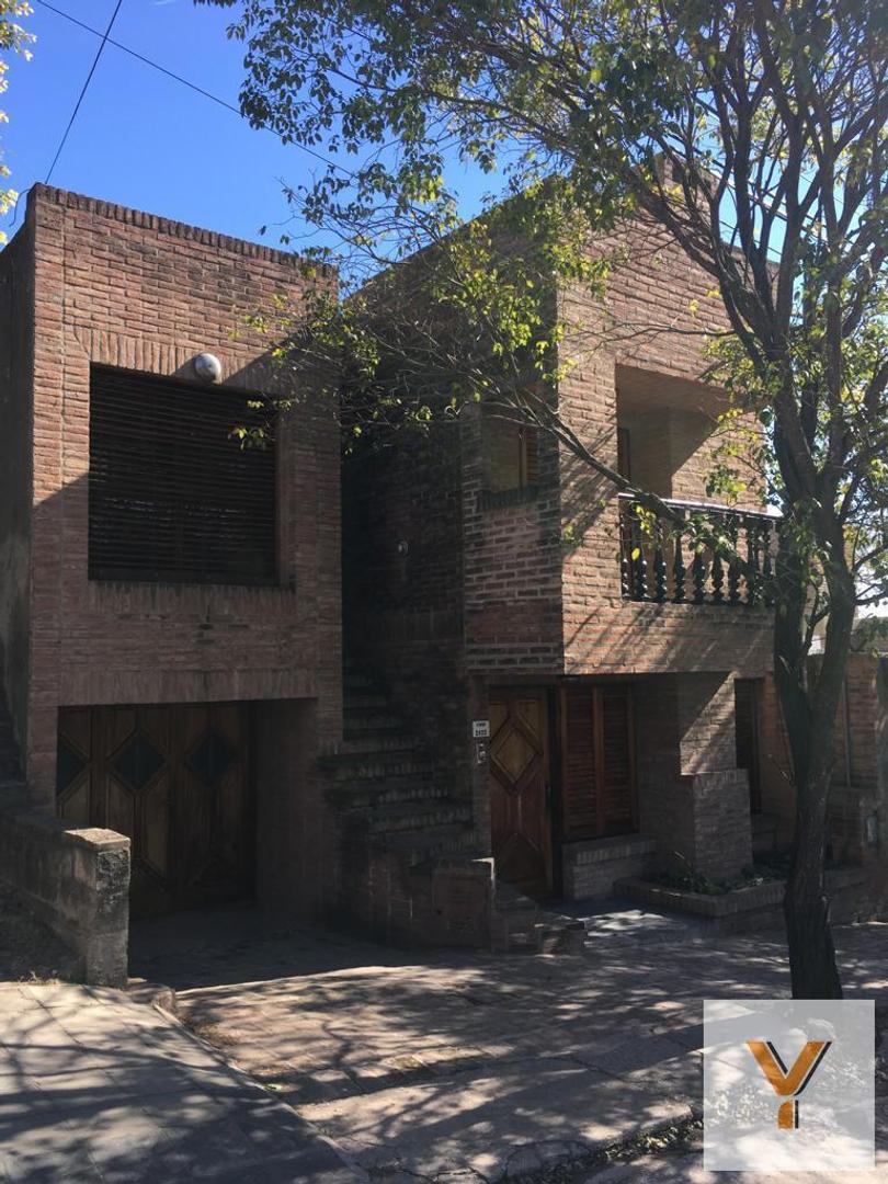 Casa en venta - 3 Dormitorios 2 Baños - 250Mts2 - Colinas de Vélez Sarsfield, Córdoba