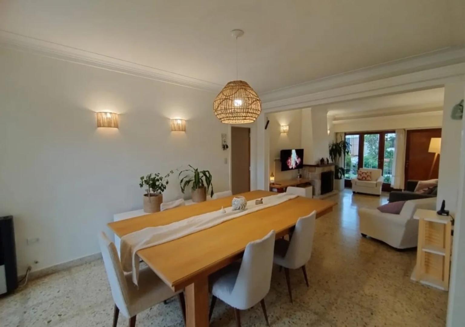 Casa en Alquiler Temporal con 2 cocheras