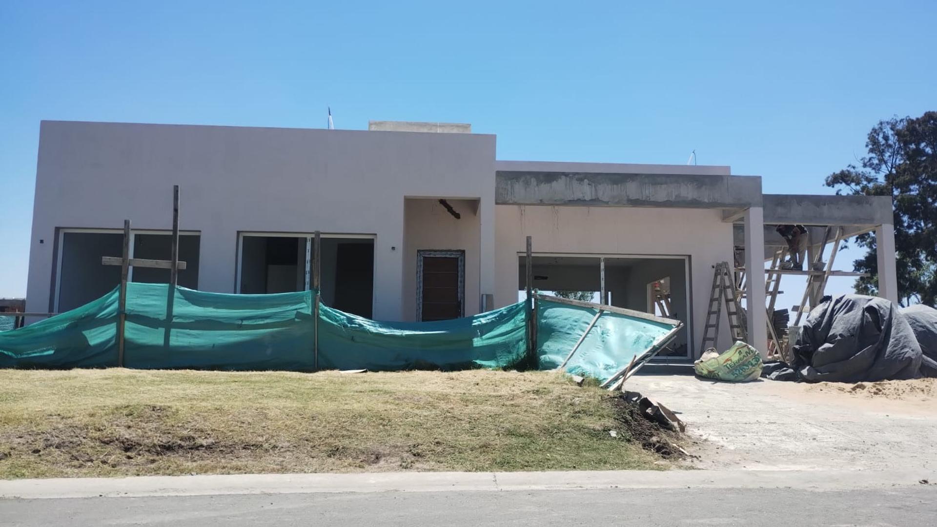 Hermosa casa 4 ambientes en San Simon