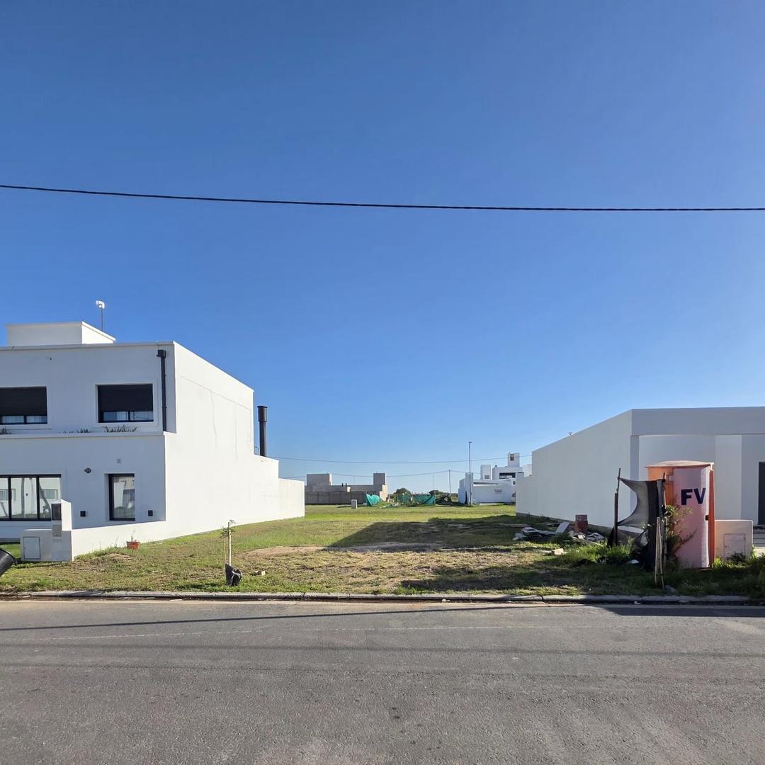 VENTA LOTE 301m2 APTO DUPLEX QUEBRADAS MANANTIALES