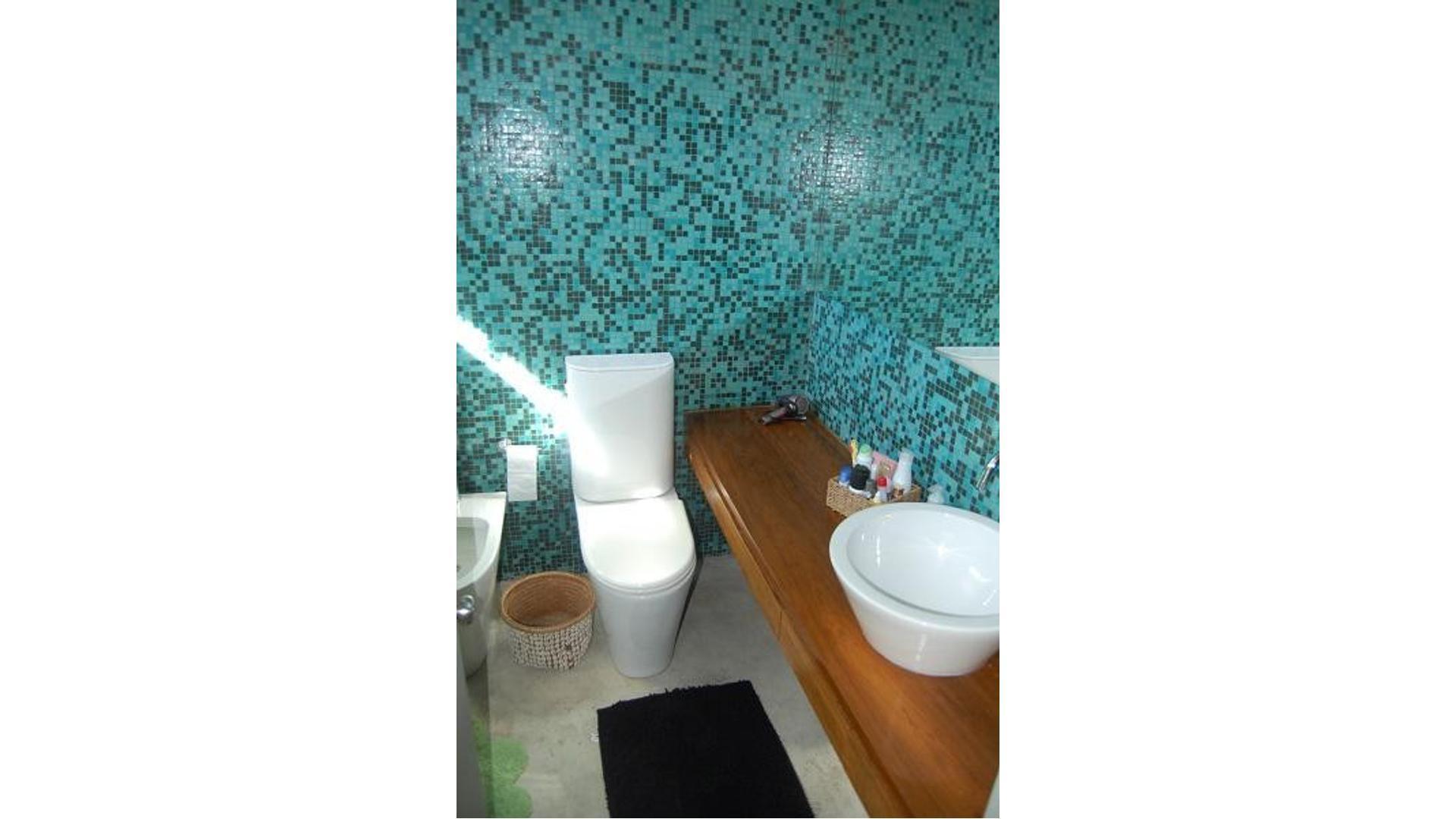 Casa 5 ambientes con 2 baños