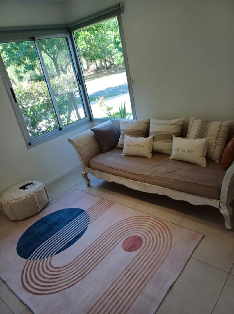 Casa en Alquiler con 5 cocheras